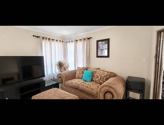 2 BEDROOM TOWNHOUSE FOR SALE IN CELTISDAL